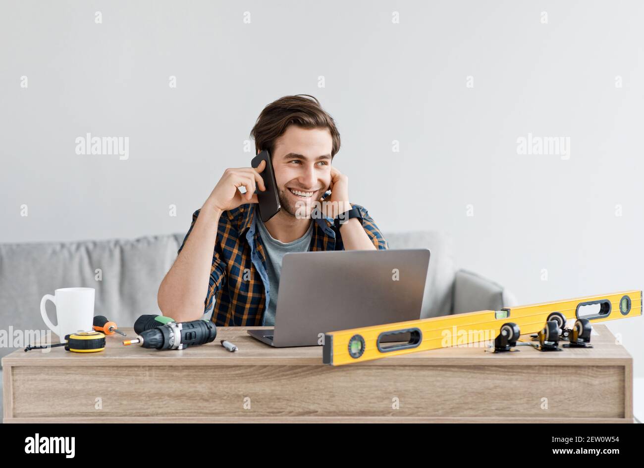 Comunicazione con i clienti, ordinazione online e assistenza in remoto Foto Stock