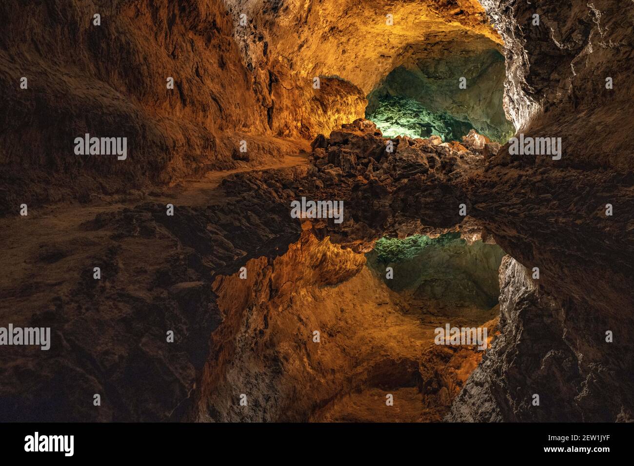 Spagna, Isole Canarie, Isola di Lanzarote, Cueva de Los Verdes è il secondo tubo di lava più grande del mondo Foto Stock