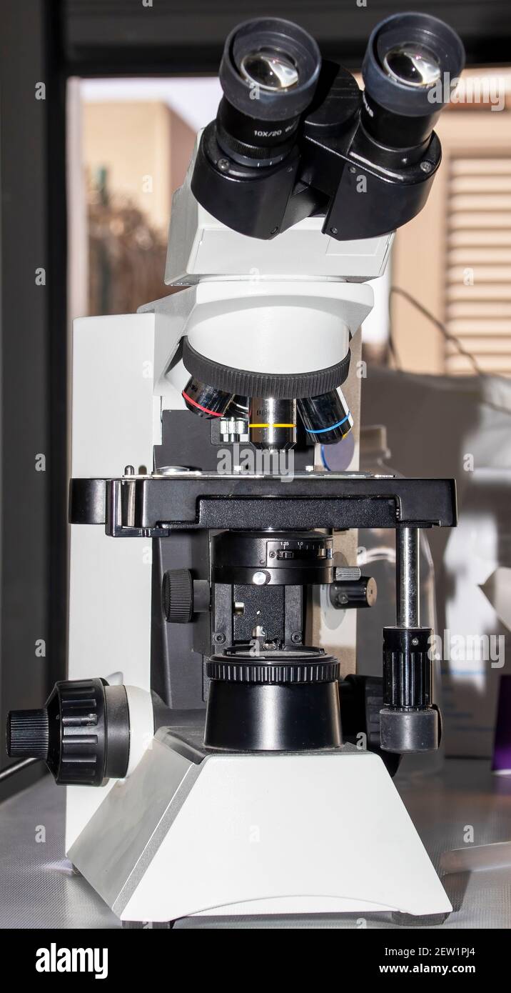 Microscopio professionale immagini e fotografie stock ad alta