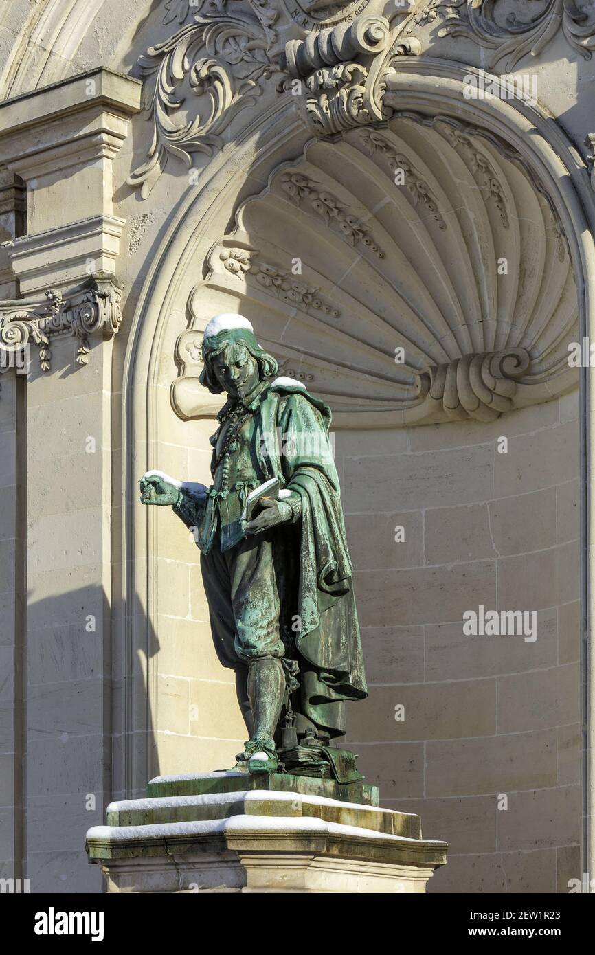 Francia, Meurthe et Moselle, Nancy, statua di Jacques Callot su Place Vaudemont (piazza Vaudemont) vicino a piazza Stanislas (ex piazza reale) costruita da Stanislas Leszczynski, re di Polonia e ultimo duca di Lorena nel 18 ° secolo, elencato come Patrimonio Mondiale dell'UNESCO Foto Stock