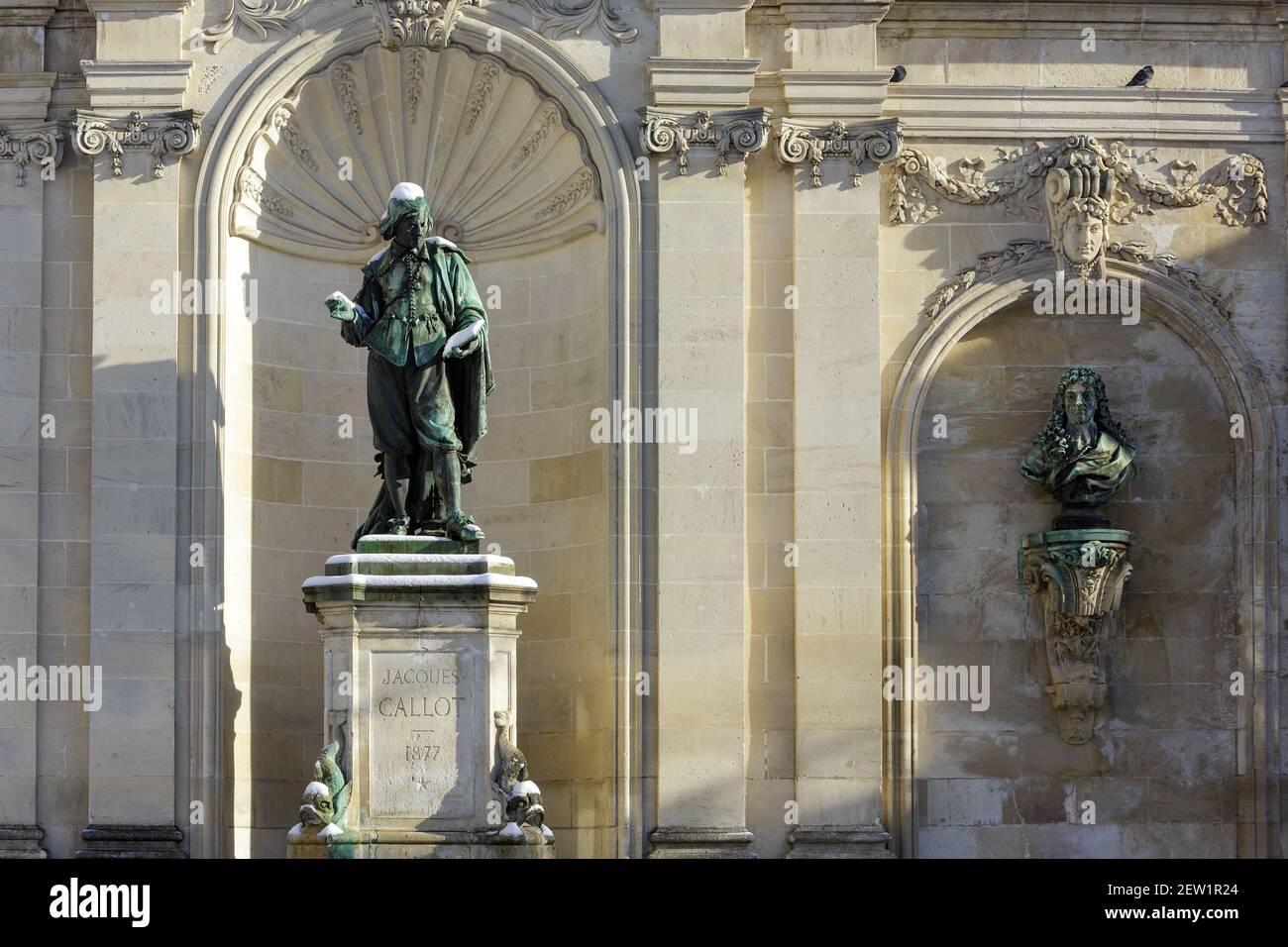 Francia, Meurthe et Moselle, Nancy, statua di Jacques Callot su Place Vaudemont (piazza Vaudemont) vicino a piazza Stanislas (ex piazza reale) costruita da Stanislas Leszczynski, re di Polonia e ultimo duca di Lorena nel 18 ° secolo, elencato come Patrimonio Mondiale dell'UNESCO Foto Stock