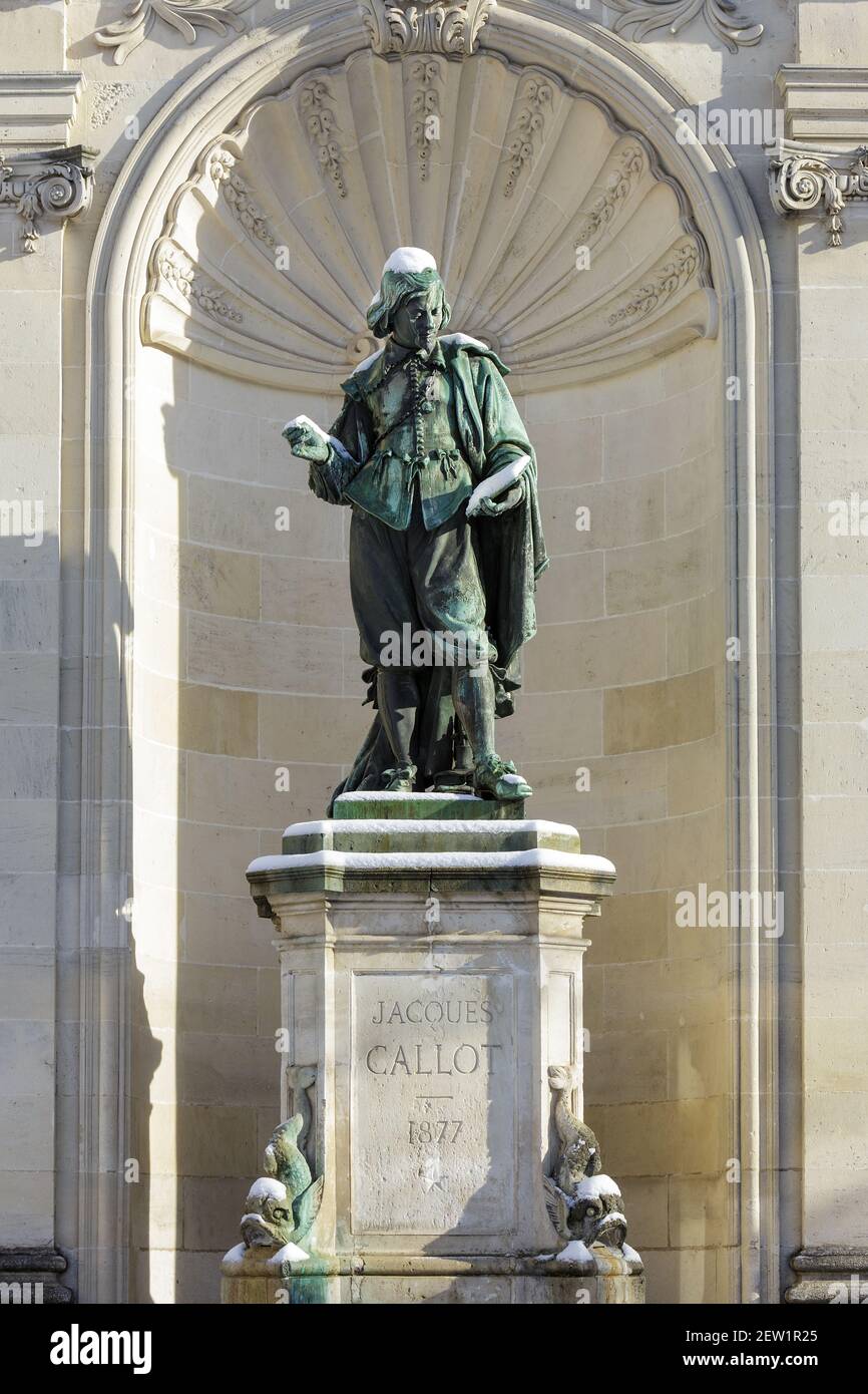 Francia, Meurthe et Moselle, Nancy, statua di Jacques Callot su Place Vaudemont (piazza Vaudemont) vicino a piazza Stanislas (ex piazza reale) costruita da Stanislas Leszczynski, re di Polonia e ultimo duca di Lorena nel 18 ° secolo, elencato come Patrimonio Mondiale dell'UNESCO Foto Stock