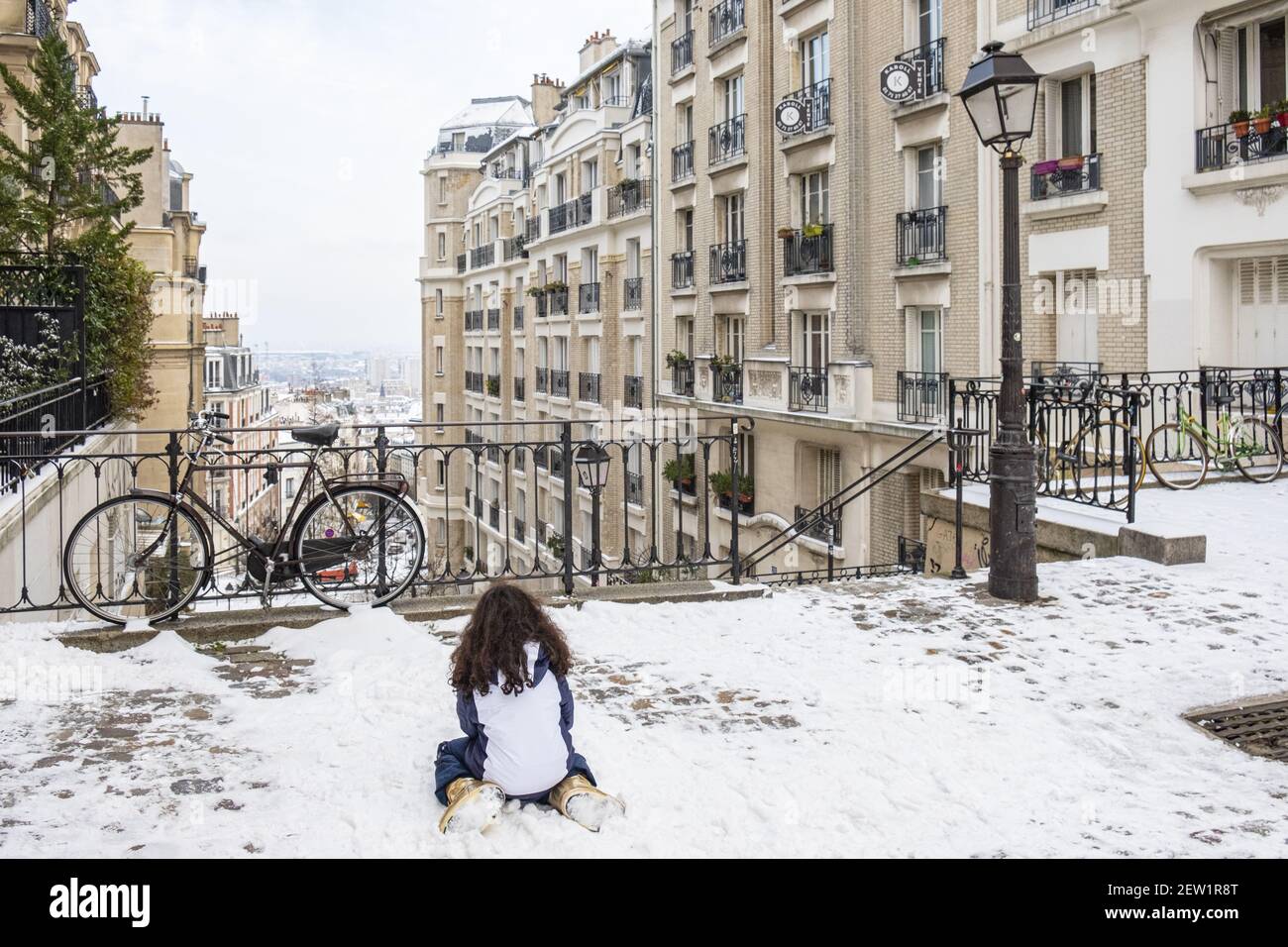 Francia, Parigi, Montmartre, scala sotto la neve Foto Stock