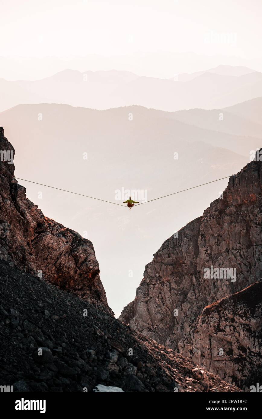 Avventura nella natura in un luogo di arrampicata in austria con una persona incredibile. Foto Stock
