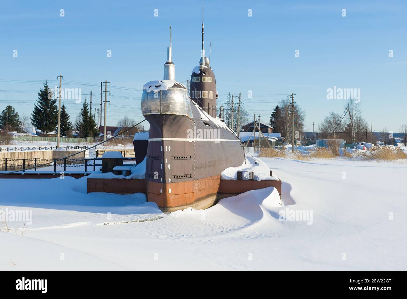VYTEGRA, RUSSIA - 23 FEBBRAIO 2020: Sottomarino sovietico B-440 in un giorno soleggiato di febbraio. Museo della città di Vytegra. Vologda Oblast Foto Stock