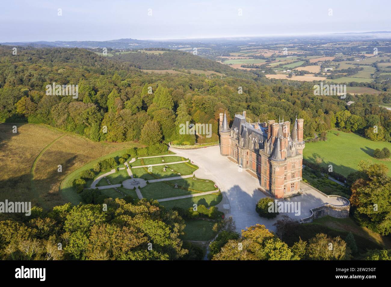 Francia, Finistere, Saint-Goazec, fotografia aerea del castello di Trevarez (veduta aerea) Foto Stock