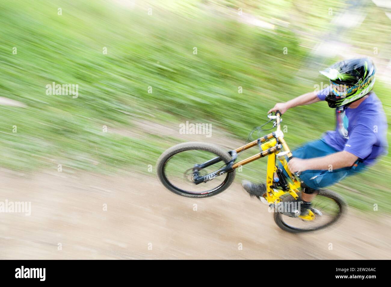 Svizzera, Canton Vallese, Morgins, discesa in mountain bike nella località Foto Stock