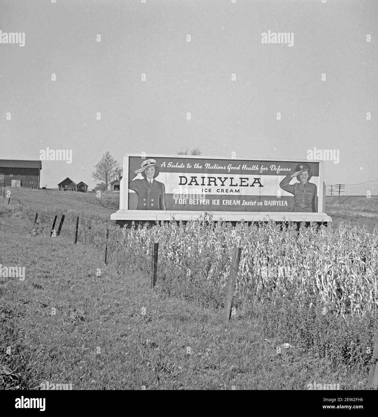 Slogan patriottico nella pubblicità sui gelati vicino a Utica, New York - Ottobre 1941 Foto Stock