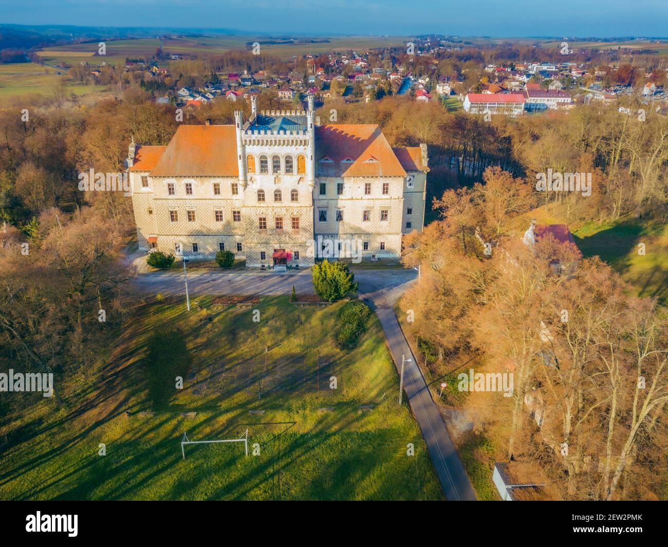 Castello di Mirow in Ksiaz Wielki. Ksiaz Wielki, Polonia minore, Polonia. Foto Stock