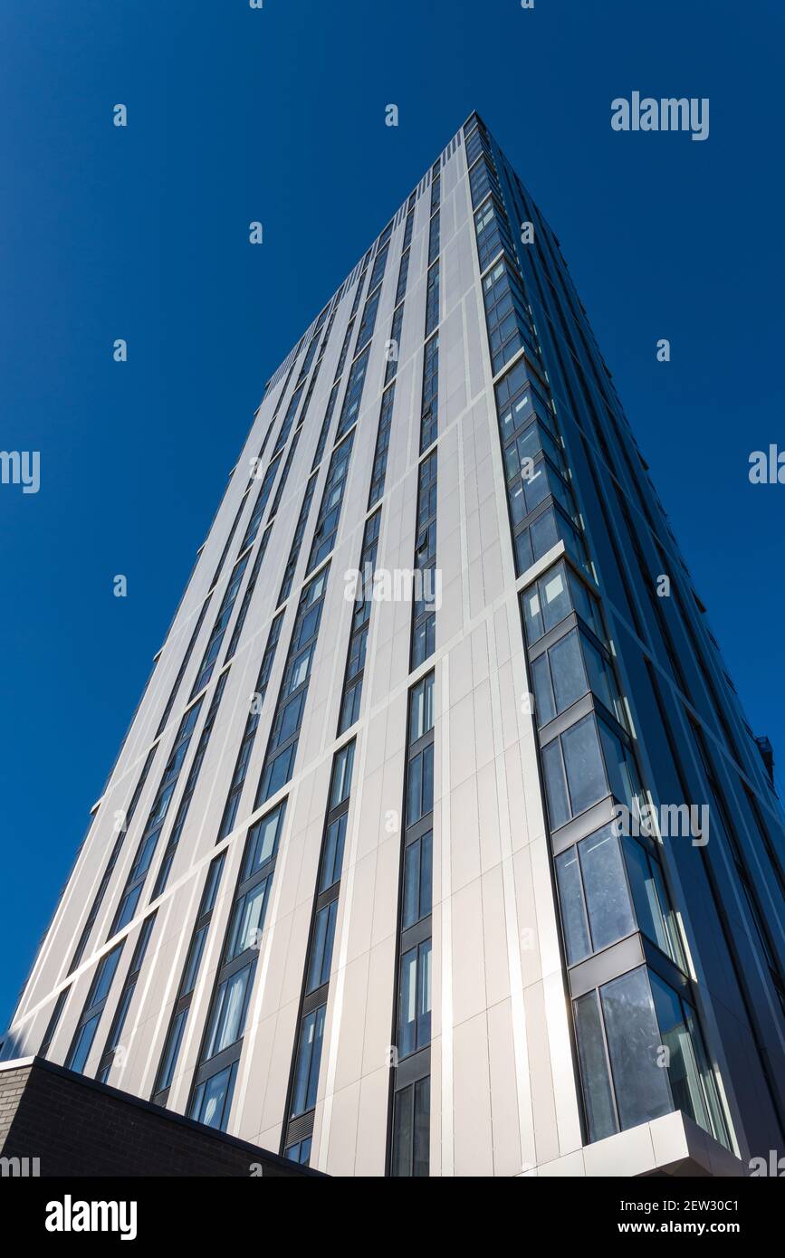Alto blocco di appartamenti su Broad Street, nel centro di Birmingham Foto Stock