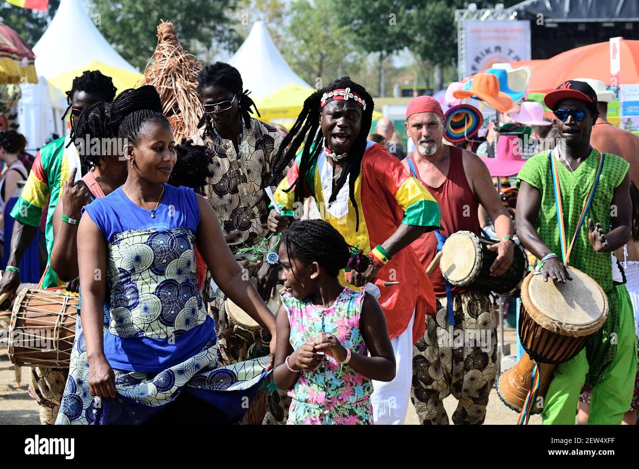 Vienna, Austria. 16 agosto 2015. Impressioni dalla stagione del festival 2015 sull'isola del Danubio a Vienna. Gruppo africano tradizionale. Foto Stock