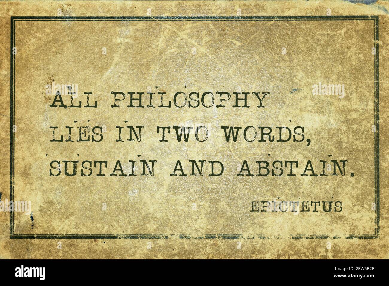 Tutta la filosofia si trova in due parole, Sustain e astain - antico filosofo greco Epictetus citazione stampata su grunge vintage cartone Foto Stock