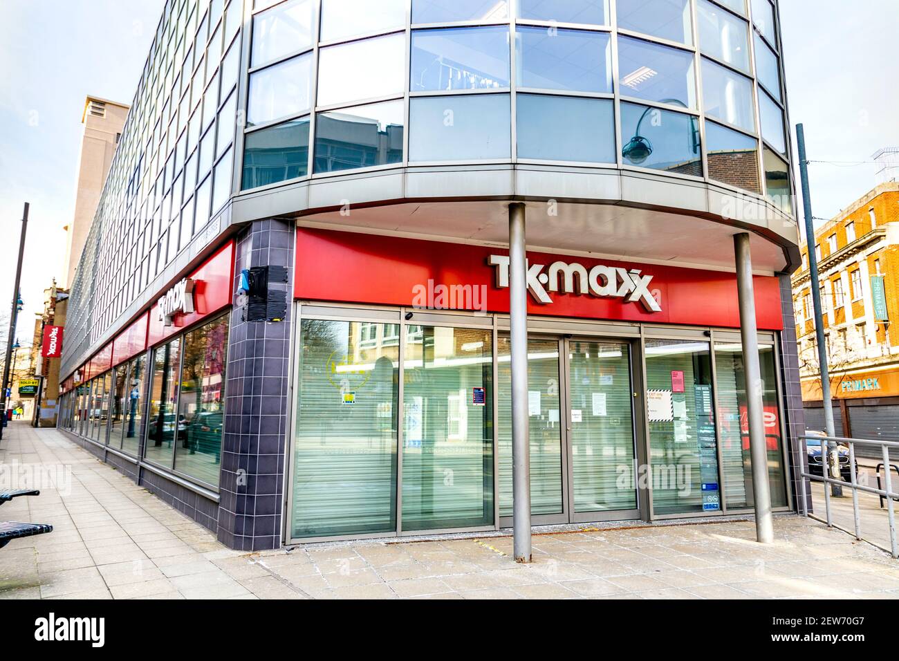 13 febbraio 2021 Londra, Regno Unito - esterno del negozio TK Maxx chiuso a Woolwich durante il blocco pandemico coronavirues Foto Stock