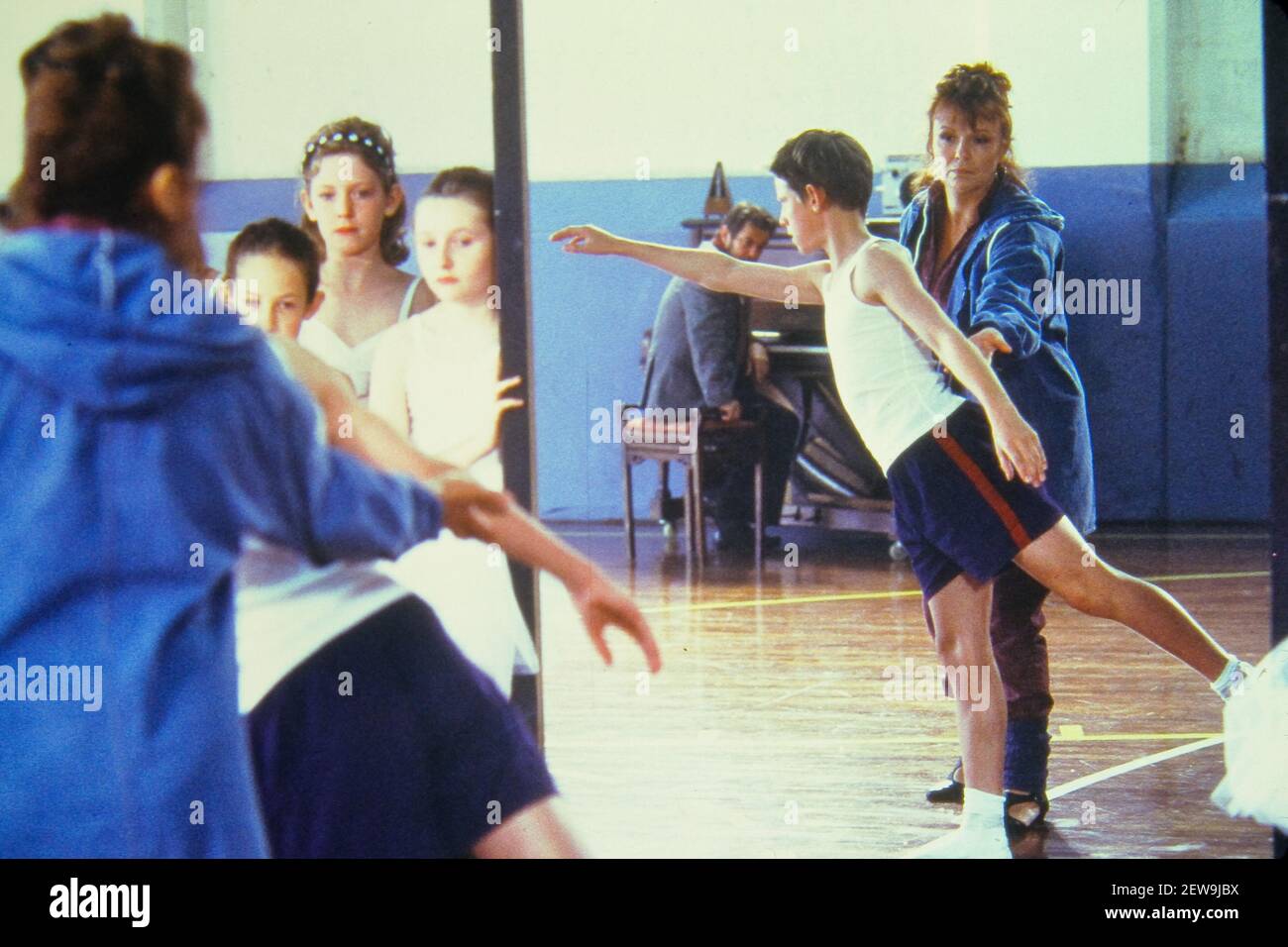 Julie Walters, Jamie Bell, 'Billy Elliot' (2000) universale. Photo Credit: /Universal /The Hollywood Archive - file Reference n. 34082-618THA Foto Stock
