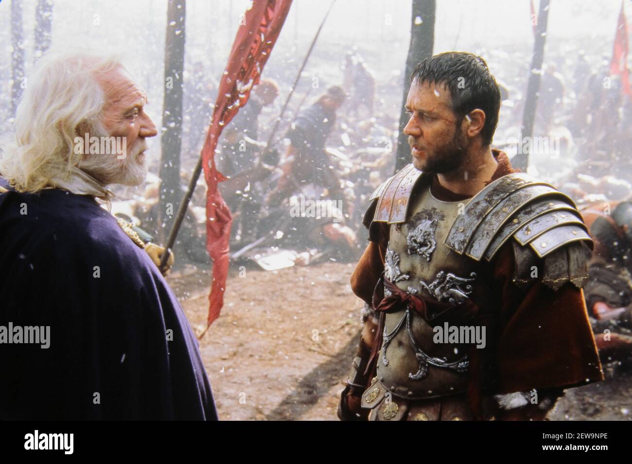 Richard Harris, Russell Crowe, 'Gladiator' (2000) DreamWorks Pictures . Photo Credit: Jaap Buitendijk/DreamWorks Pictures /The Hollywood Archive - file Reference N. 34082-688THA Foto Stock