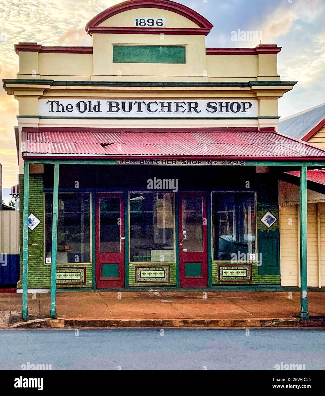 Facciata del vecchio macellaio, costruito dal 1896 al 1902, il macellaio in mattoni di formar. In Childers, regione di Bundaberg, Queensland, Australia Foto Stock