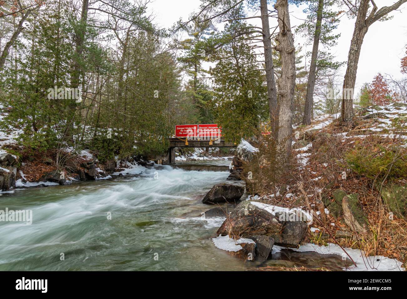 McCutcheon Falls e Little Falls Conservation Area Muskoka County Algonquin Highlands Ontario Canada in inverno Foto Stock