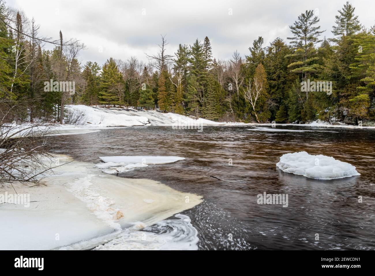 McCutcheon Falls e Little Falls Conservation Area Muskoka County Algonquin Highlands Ontario Canada in inverno Foto Stock