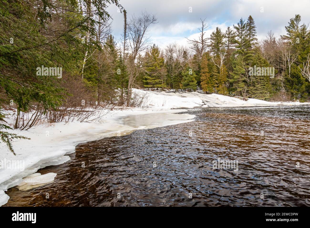 McCutcheon Falls e Little Falls Conservation Area Muskoka County Algonquin Highlands Ontario Canada in inverno Foto Stock