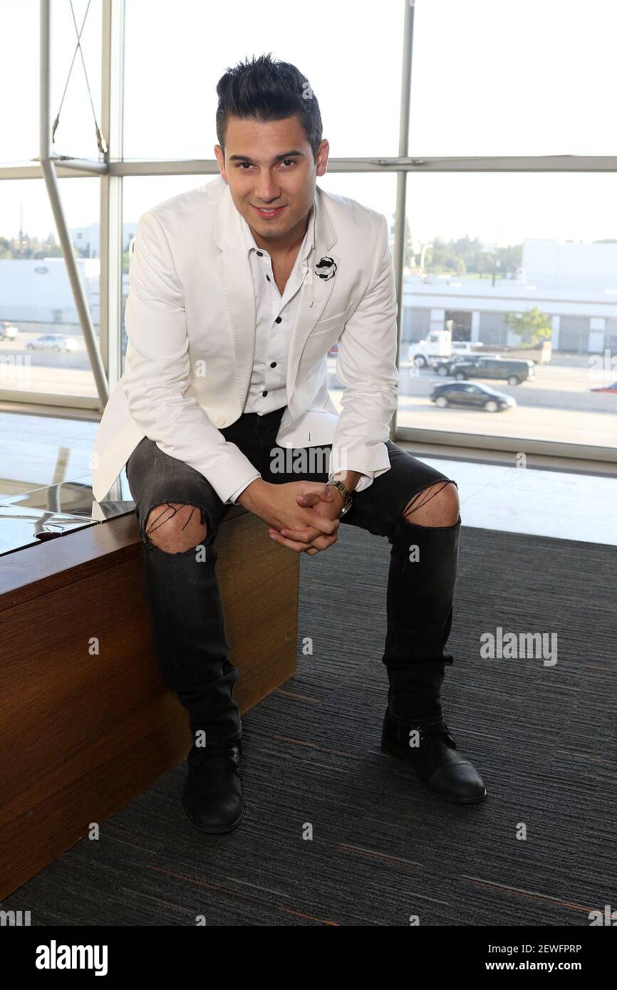 Il cantante/cantautore colombiano Pipe Bueno posa per una fotografia durante un tour stampa del suo ultimo singolo 'la Invitacion' il 19 luglio 2016 a Los Angeles, California, Stati Uniti (Foto di JC Olivera) *** Please use Credit from Credit Field *** Foto Stock