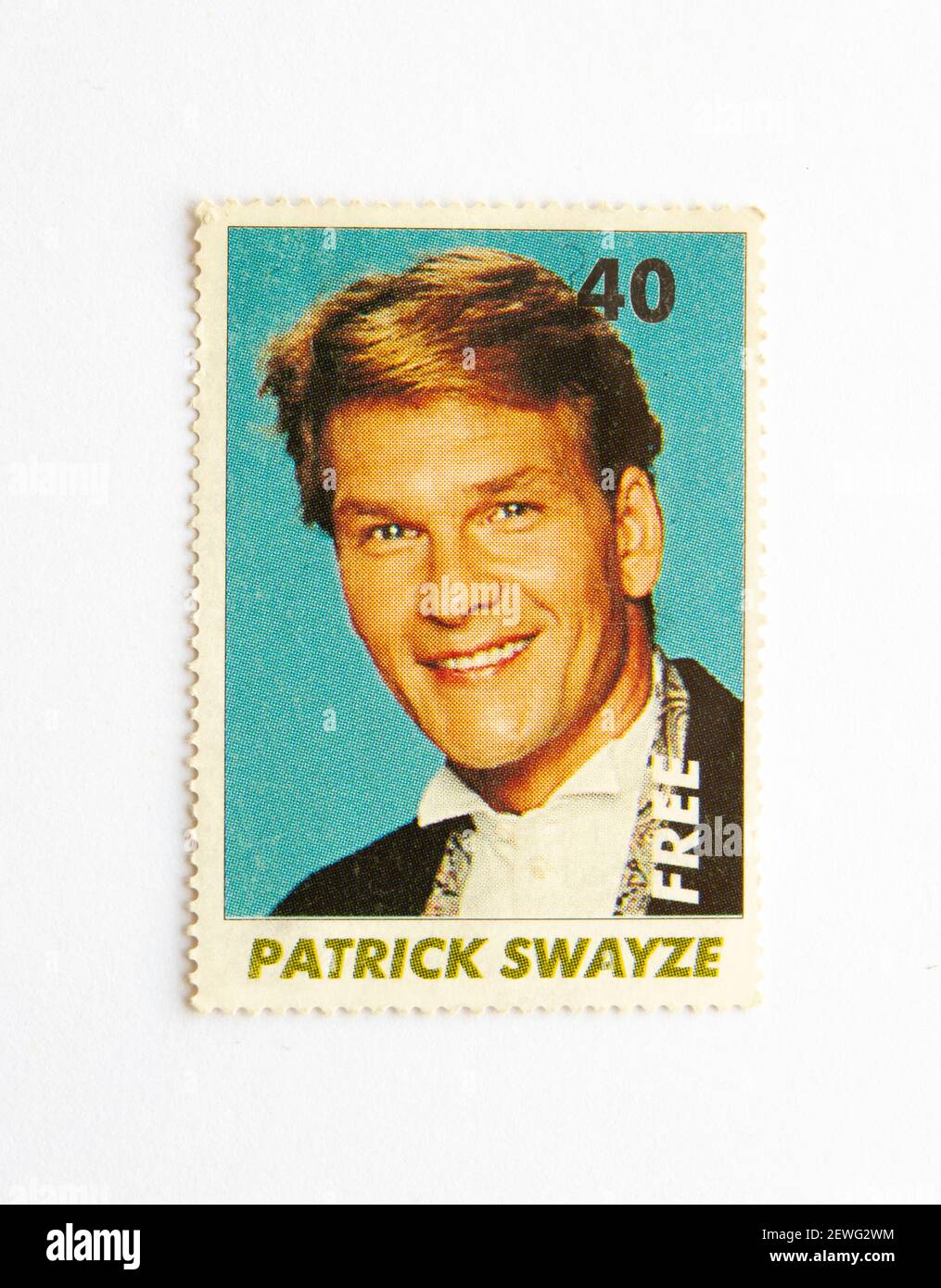 03.03.2021 İstanbul Turchia. Francobollo. Rivista gratuita. Francobollo memorabile. Patrick Swayze 90° Foto Stock