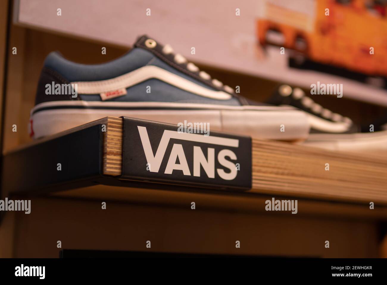 Vans shoes street immagini e fotografie stock ad alta risoluzione - Alamy