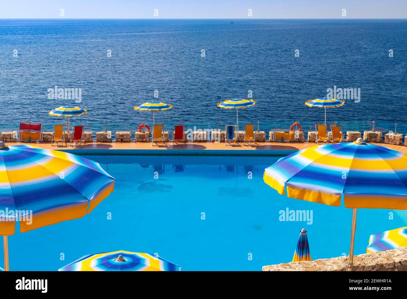 Piscina vicino al mare a Zinzulusa, Castro, provincia Lecce, Italia. Foto Stock