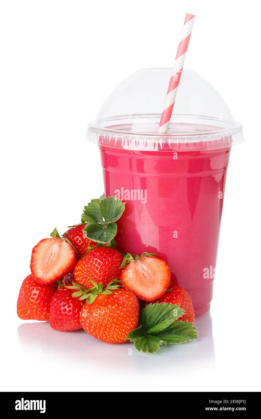 Succo di frutta bevanda frullato di fragola tazza di fragole isolato su uno sfondo bianco. Foto Stock