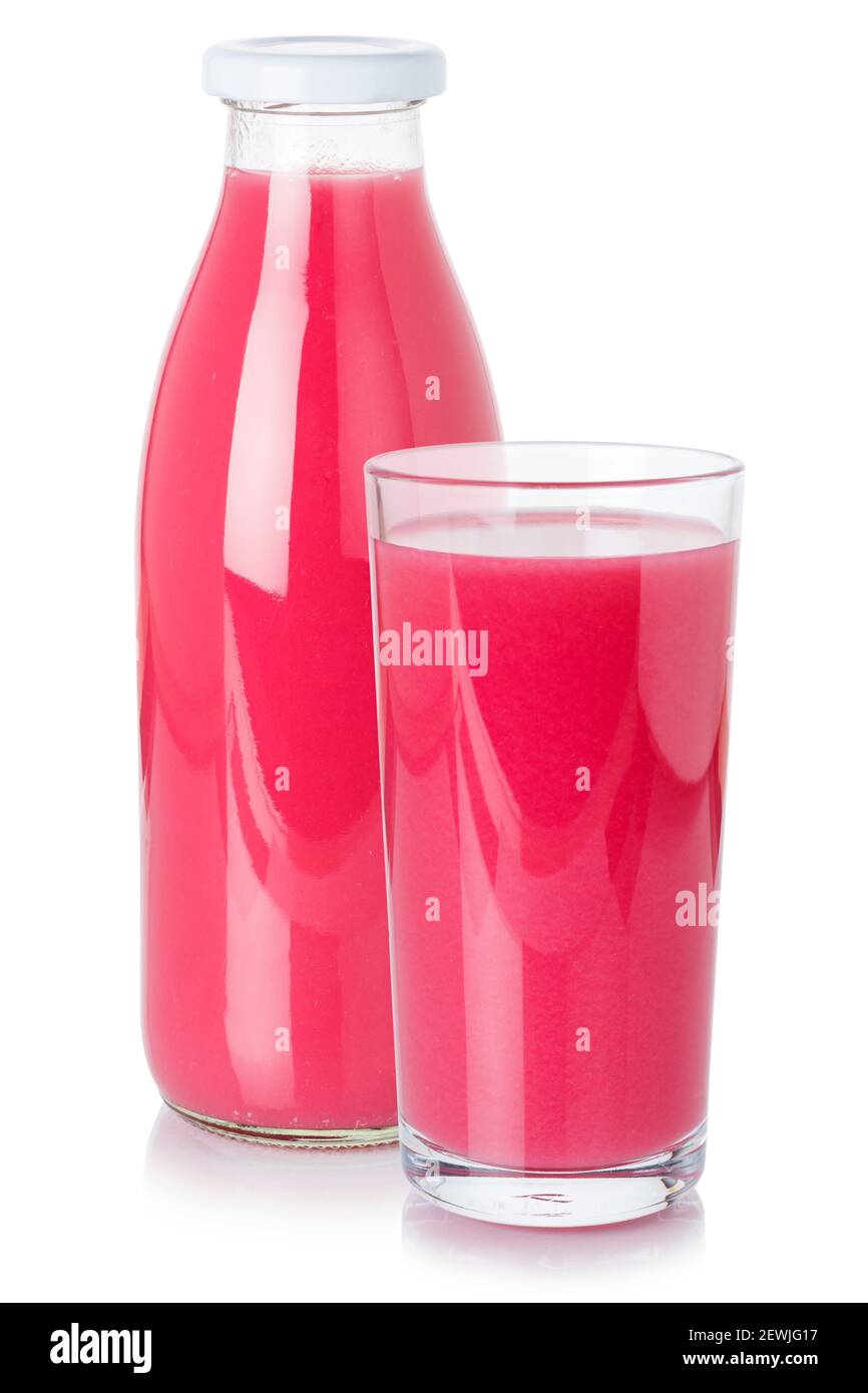 Succo di frutta bevanda frullato di fragola in una bottiglia e un bicchiere isolati su uno sfondo bianco. Foto Stock