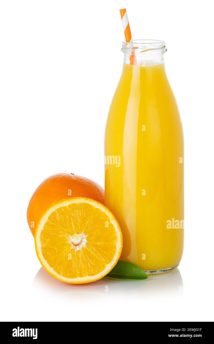 Frullato di frutta d'arancia succo di frutta beva arance di paglia in una bottiglia isolata su uno sfondo bianco. Foto Stock