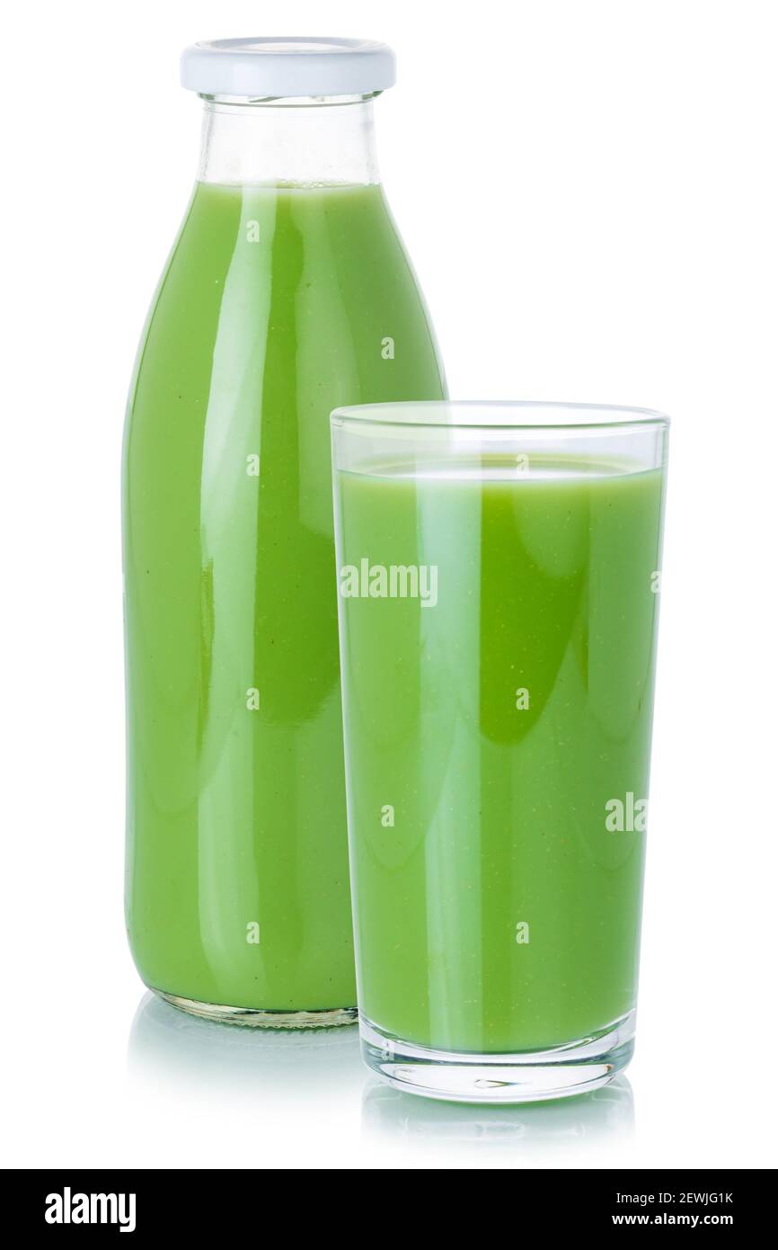 Frullato verde succo di frutta bevanda in una bottiglia e un bicchiere isolati su uno sfondo bianco. Foto Stock