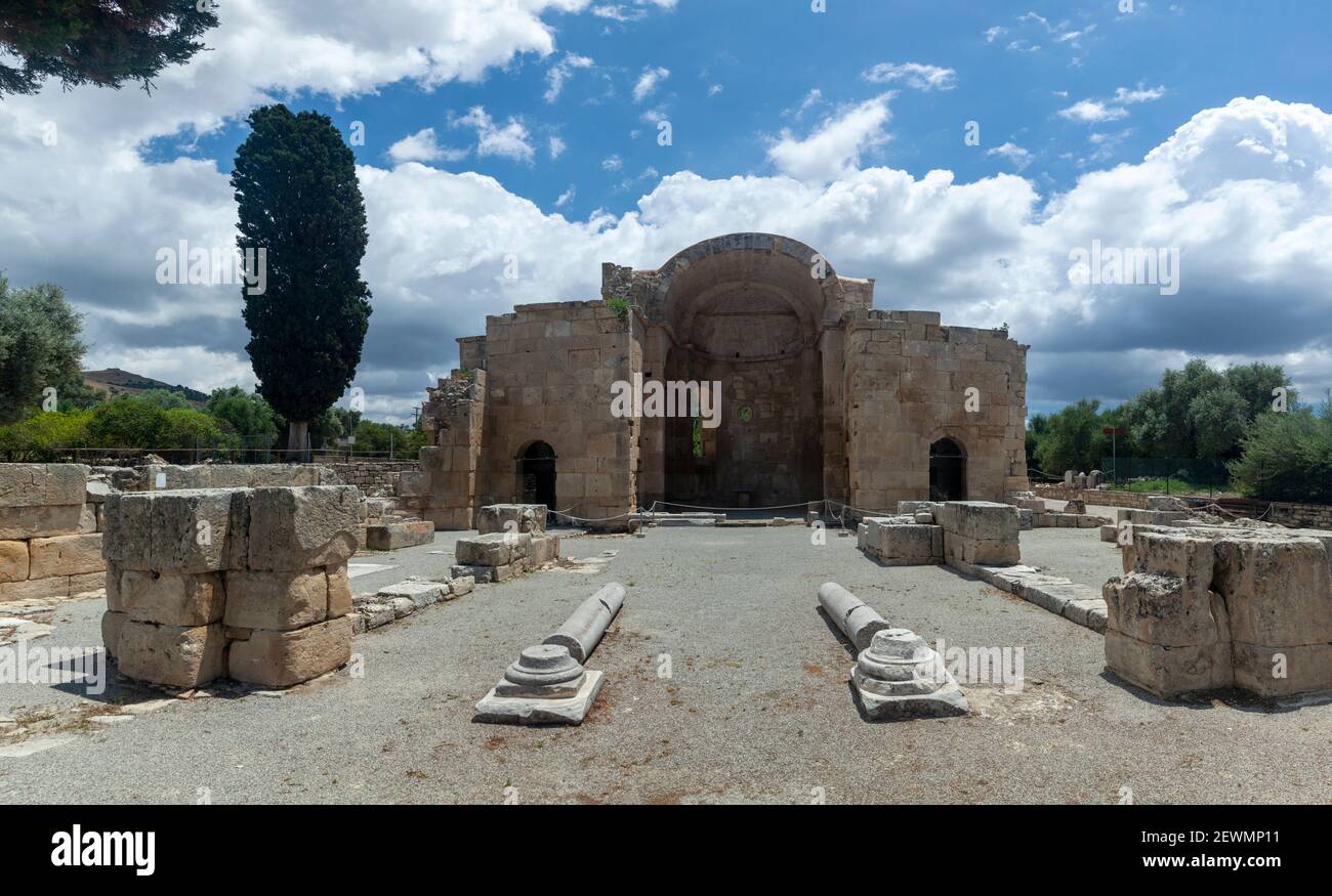 Basilica paleocristiana di Agios Titos (VI c.a.), un monumento ben conservato presso l'antica città di Gortys (o Gortyna), nella regione di Heraklion, Grecia. Foto Stock