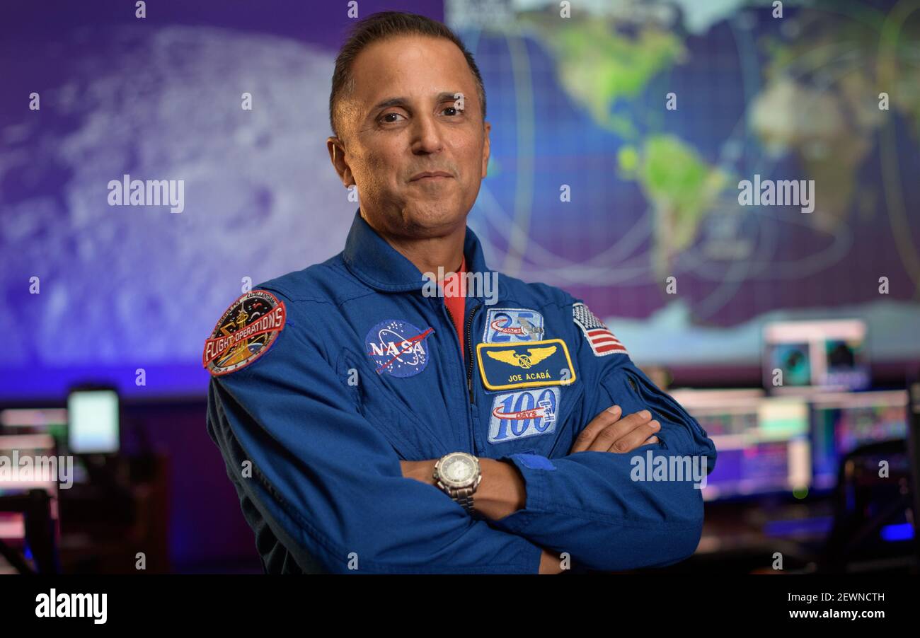 HOUSTON, TX, USA - 17 settembre 2020 - l'astronauta della NASA Joe Acaba pone per un ritratto, giovedì 17 settembre 2020, nella Blue Flight Control Room del NAS Foto Stock