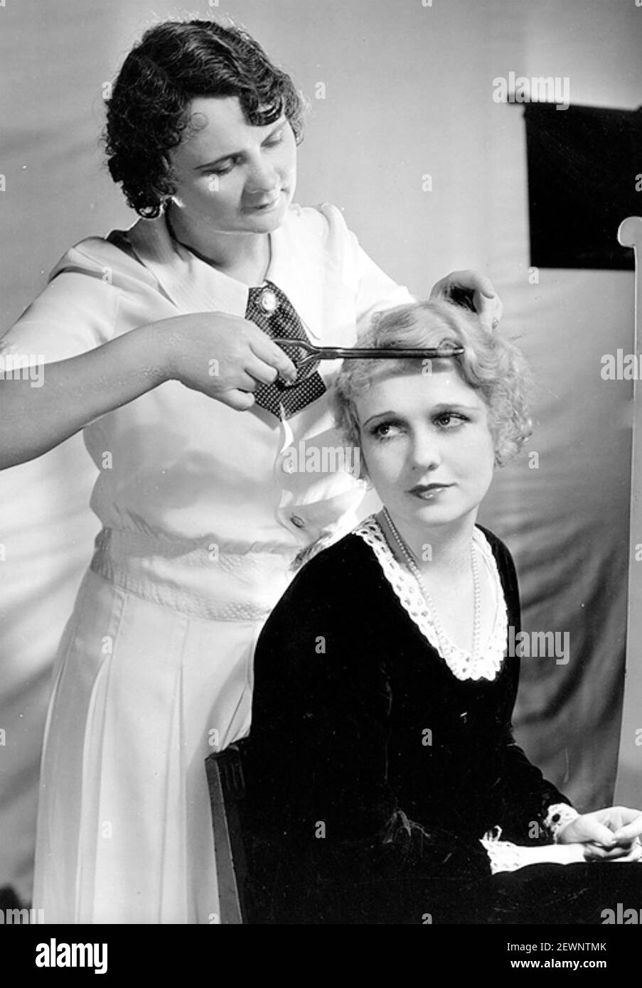 PAGINA ANITA (1910-2008) l'attrice americana del film ha i suoi capelli ondulati circa 1925 Foto Stock