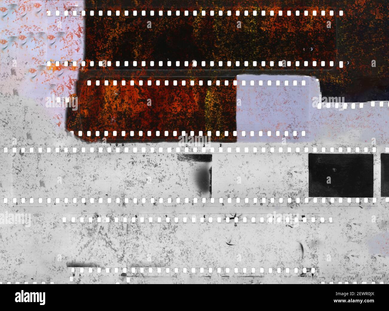 Collage astratto di strisce di pellicola di celluloide - strisce di pellicola di celluloide vecchie, usate, polverose e graffiate Foto Stock