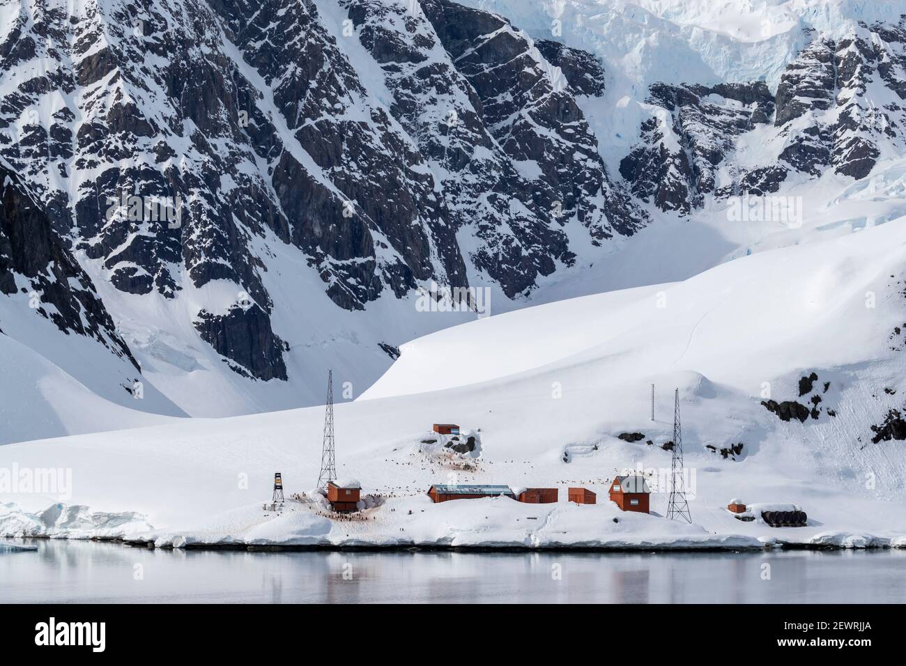 La stazione di ricerca argentina Almirante Brown, situata in Paradise Harbour, Antartide, regioni polari Foto Stock
