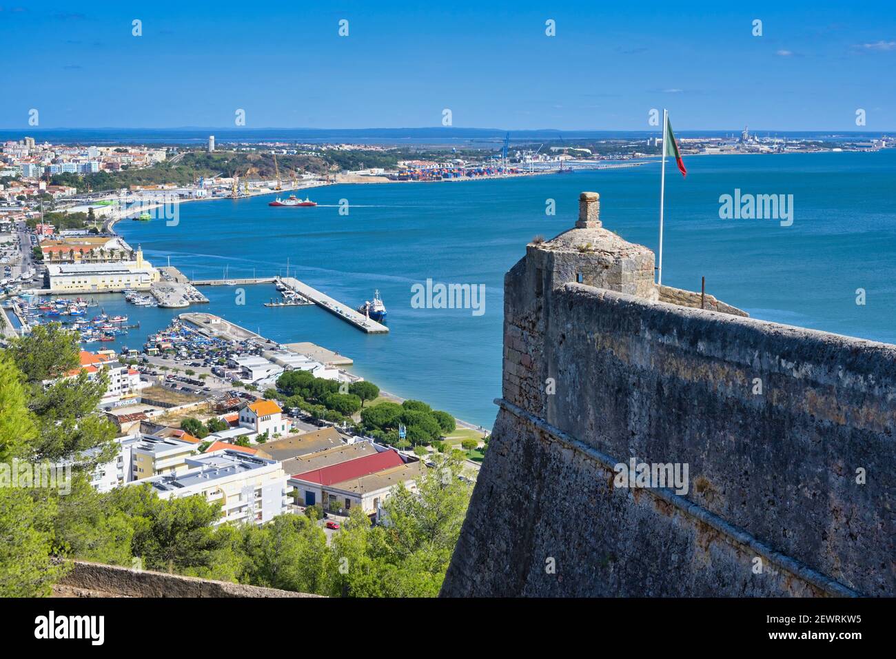 Setubal visto dal Castello di Sao Filipe, Setubal, Costa di Lisbona, Portogallo, Europa Foto Stock