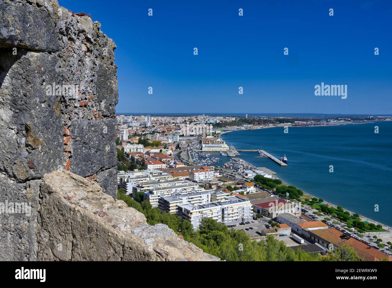 Setubal visto dal Castello di Sao Filipe, Setubal, Costa di Lisbona, Portogallo, Europa Foto Stock