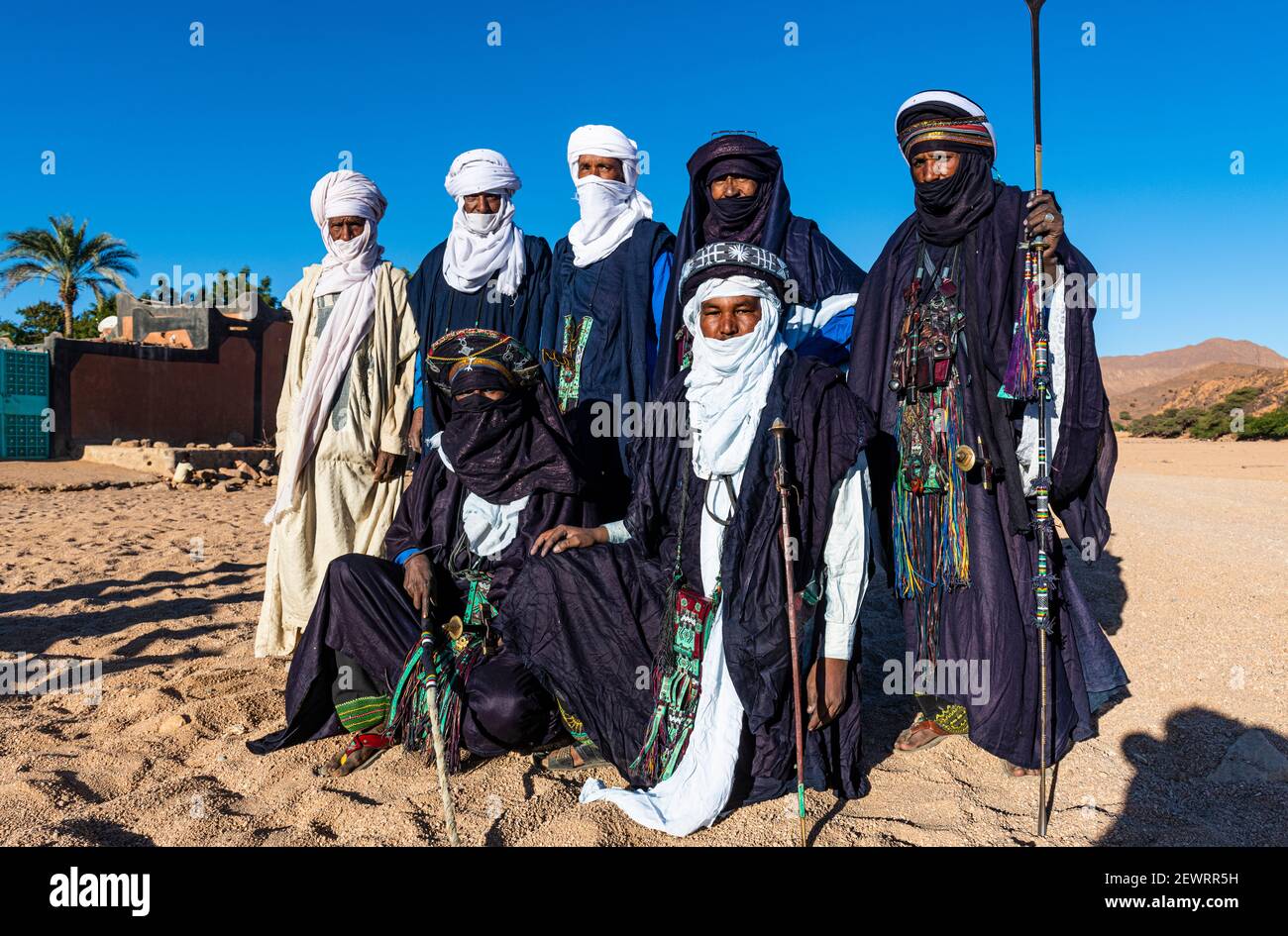 Tuareg vestiti tradizionali, Oasi di Timia, Air Mountains, Niger, Africa Foto Stock