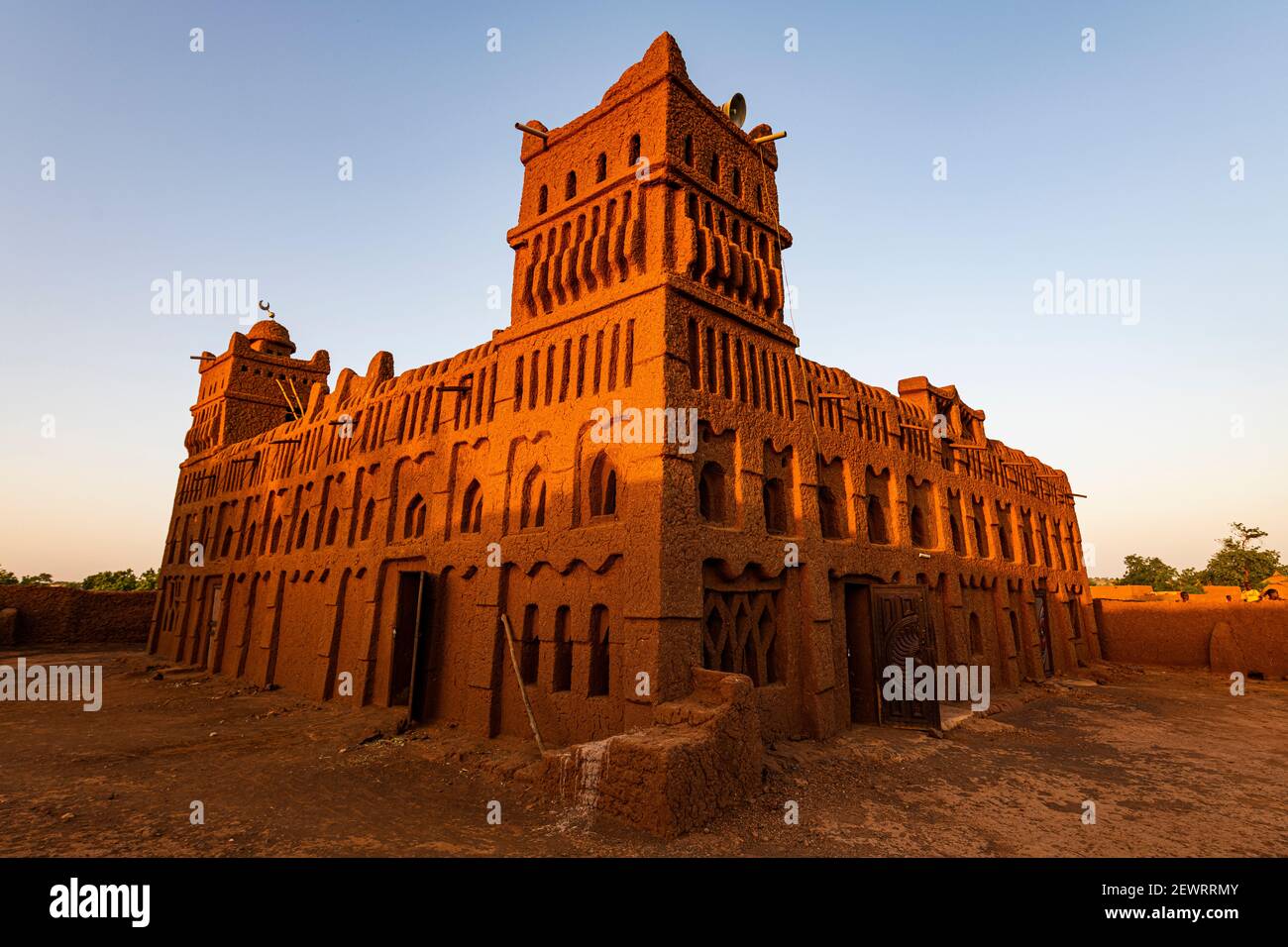 Moschea di stile architettonico sudano-Saheliano a Yamma, Sahel, Niger, Africa Foto Stock