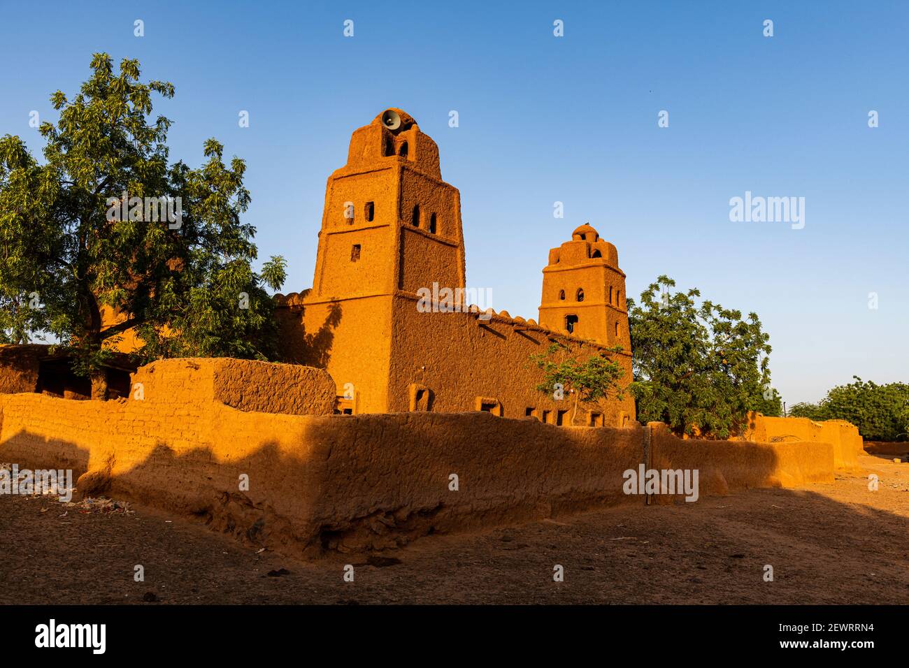 Moschea di stile architettonico sudano-Saheliano a Yamma, Sahel, Niger, Africa Foto Stock