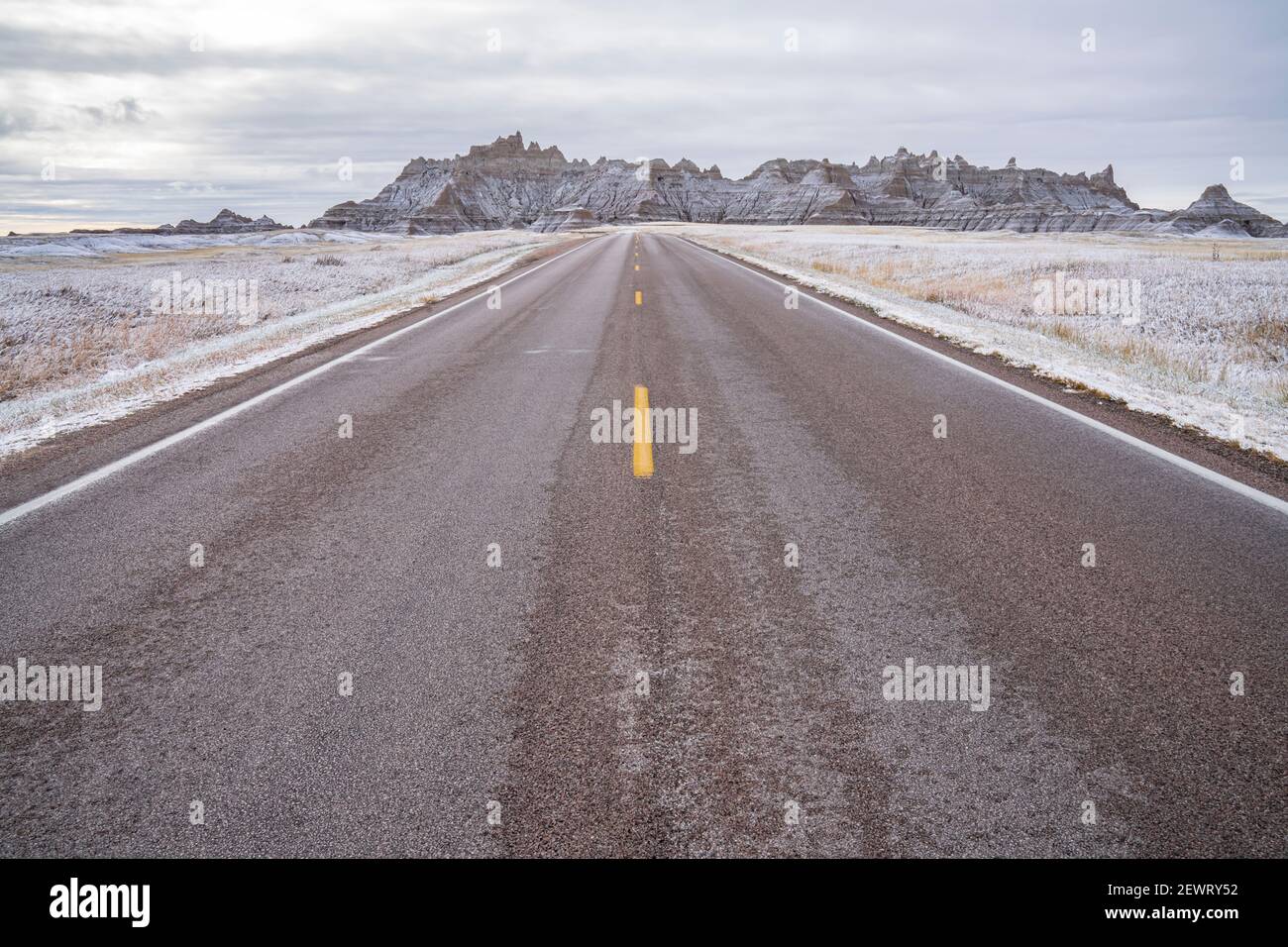 La strada per Badlands, Badlands National Park, South Dakota, Stati Uniti d'America, Nord America Foto Stock