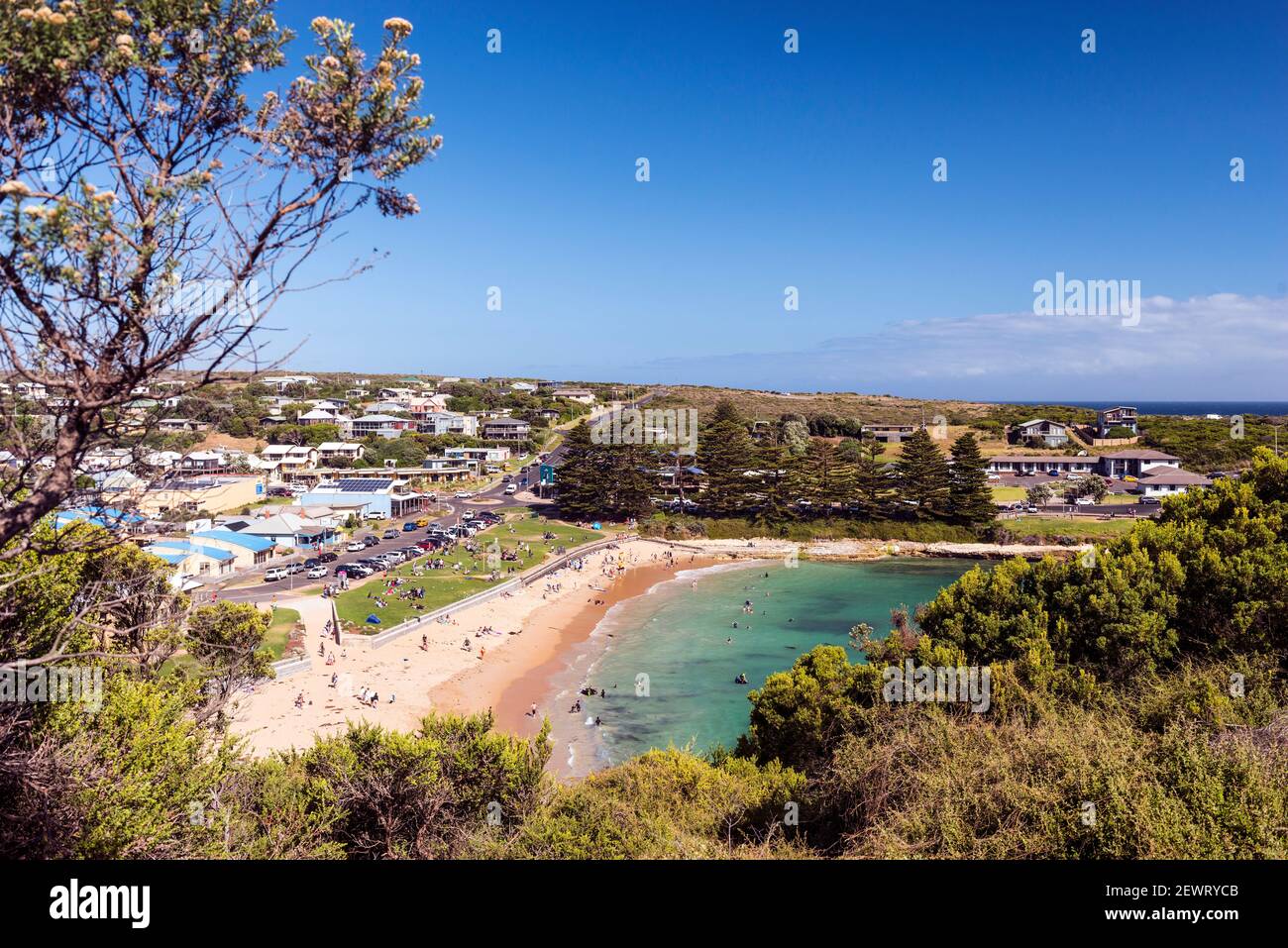 Vista di Port Campbell e la spiaggia, Great Ocean Road, Victoria, Australia, Pacifico Foto Stock