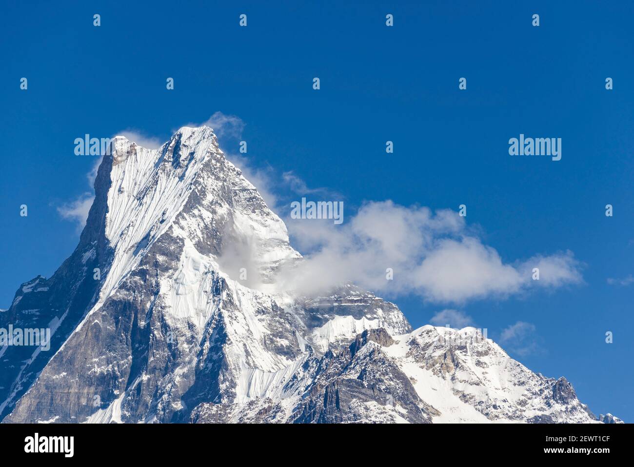 Il Machapuchare (coda di pesce in inglese) nella regione di Annapurna, Nepal Foto Stock