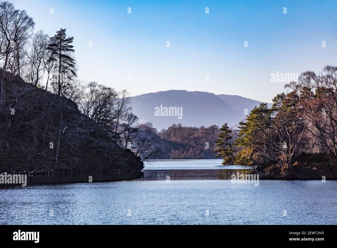 Loch Katrine si trova nel cuore del romantico Trossachs della Scozia. Foto Stock