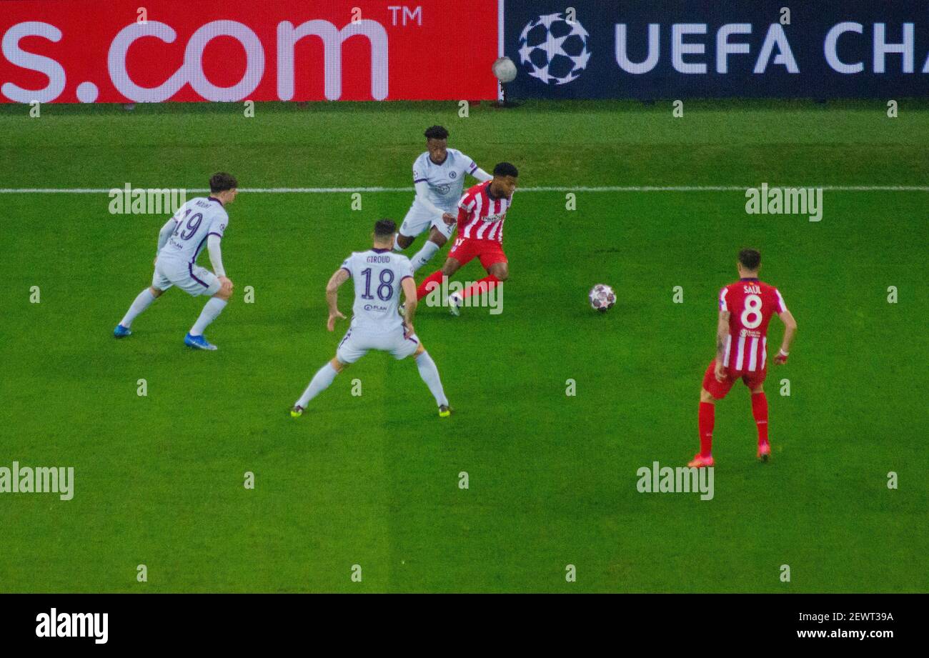 BUCAREST, ROMANIA - 23 febbraio 2021 - Chelsea FC e Atletico Madrid in azione durante la prima tappa della UEFA Champions League al National sono Foto Stock
