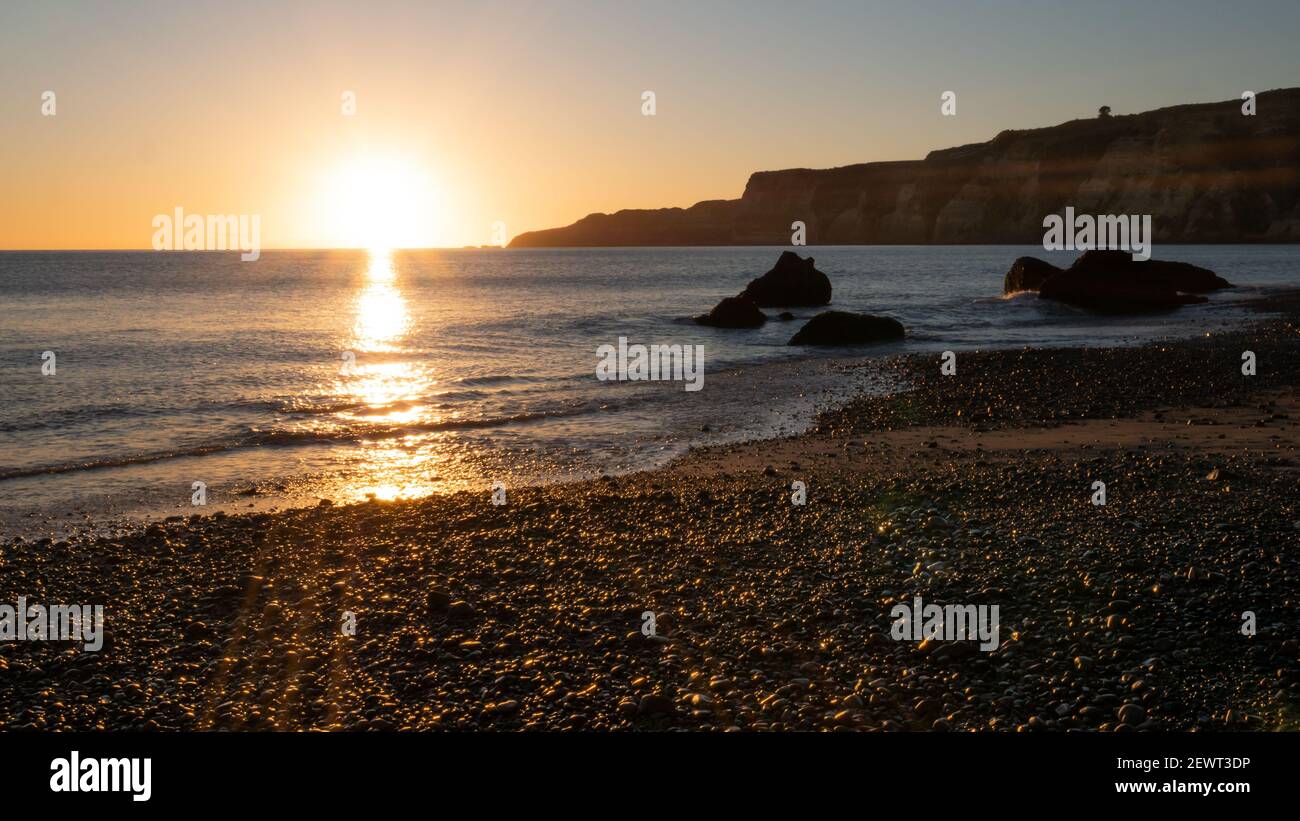 Bellissima spiaggia alba ripresa durante escursione costiera, rapitori di Capo situato nella baia di Hawke´s, zona dell'Isola del Nord della Nuova Zelanda Foto Stock