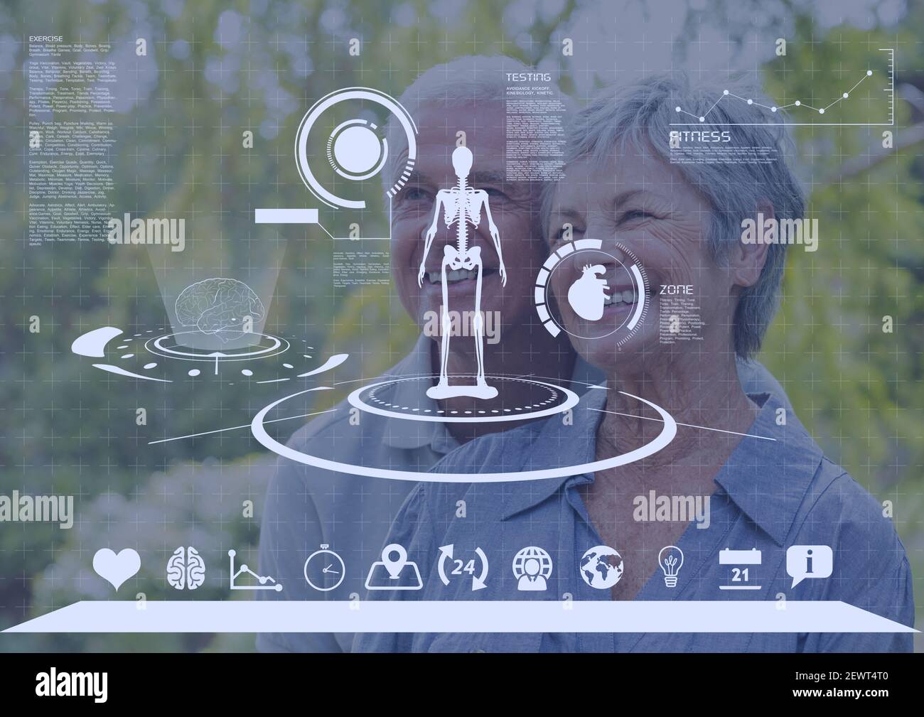 Elaborazione dei dati scientifici con scansione dello scheletro umano e del campo di applicazione felice coppia senior Foto Stock