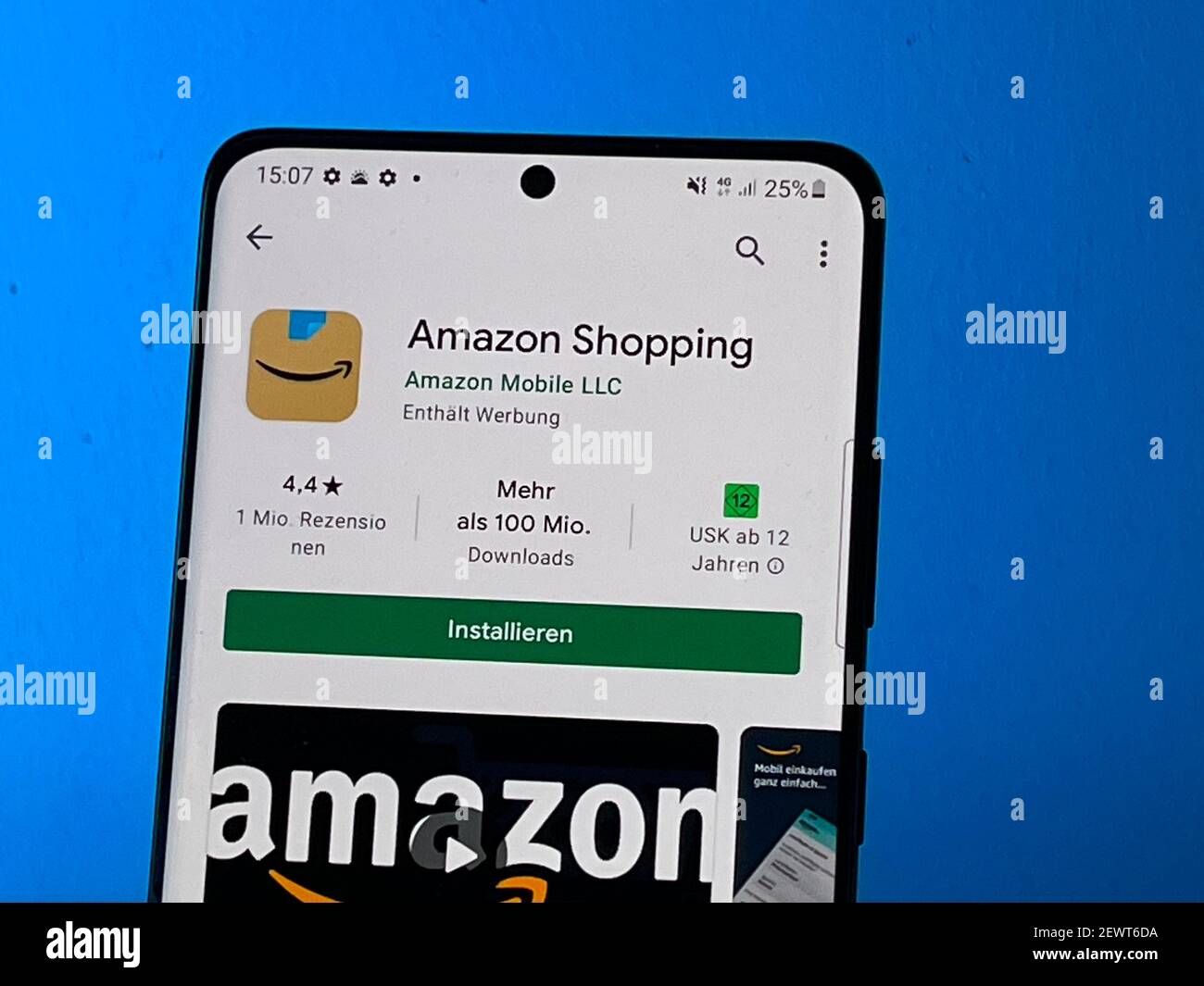 Berlino, Germania. 03 marzo 2021. L'app per gli acquisti Amazon in Google  Play Store su uno smartphone Android con il nuovo logo dell'app. Amazon  aveva adattato il nuovo simbolo della sua app