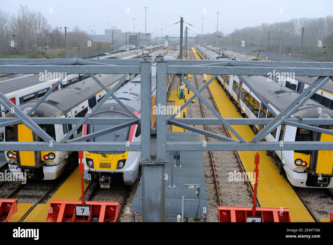 LONDRA - 3 MARZO 2021: Treni Greater Anglia presso il magazzino Orient Way Carriage Sidings a Leyton, East London. Foto Stock